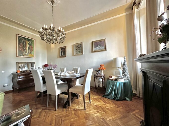 In palazzo primi '900 Idee & Immobili Firenze