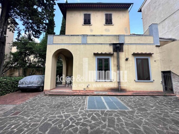 Porzione di villa con accesso indipendente Idee & Immobili Firenze