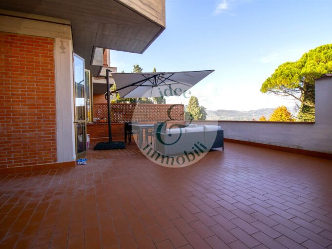 Appartamento ristrutturato con terrazza e posto auto Idee & Immobili Firenze