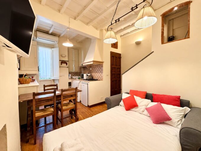 Two-room apartment with outdoor space Idee & Immobili Firenze